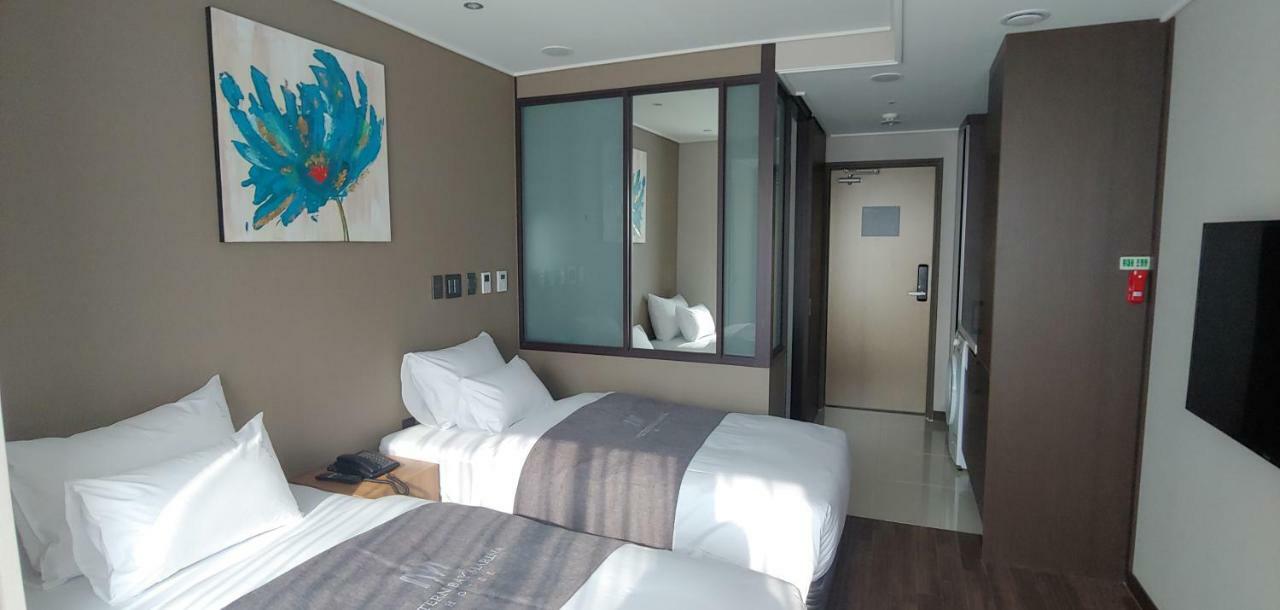 Western Bay Marina Hotel พย็องแท็ก ภายนอก รูปภาพ